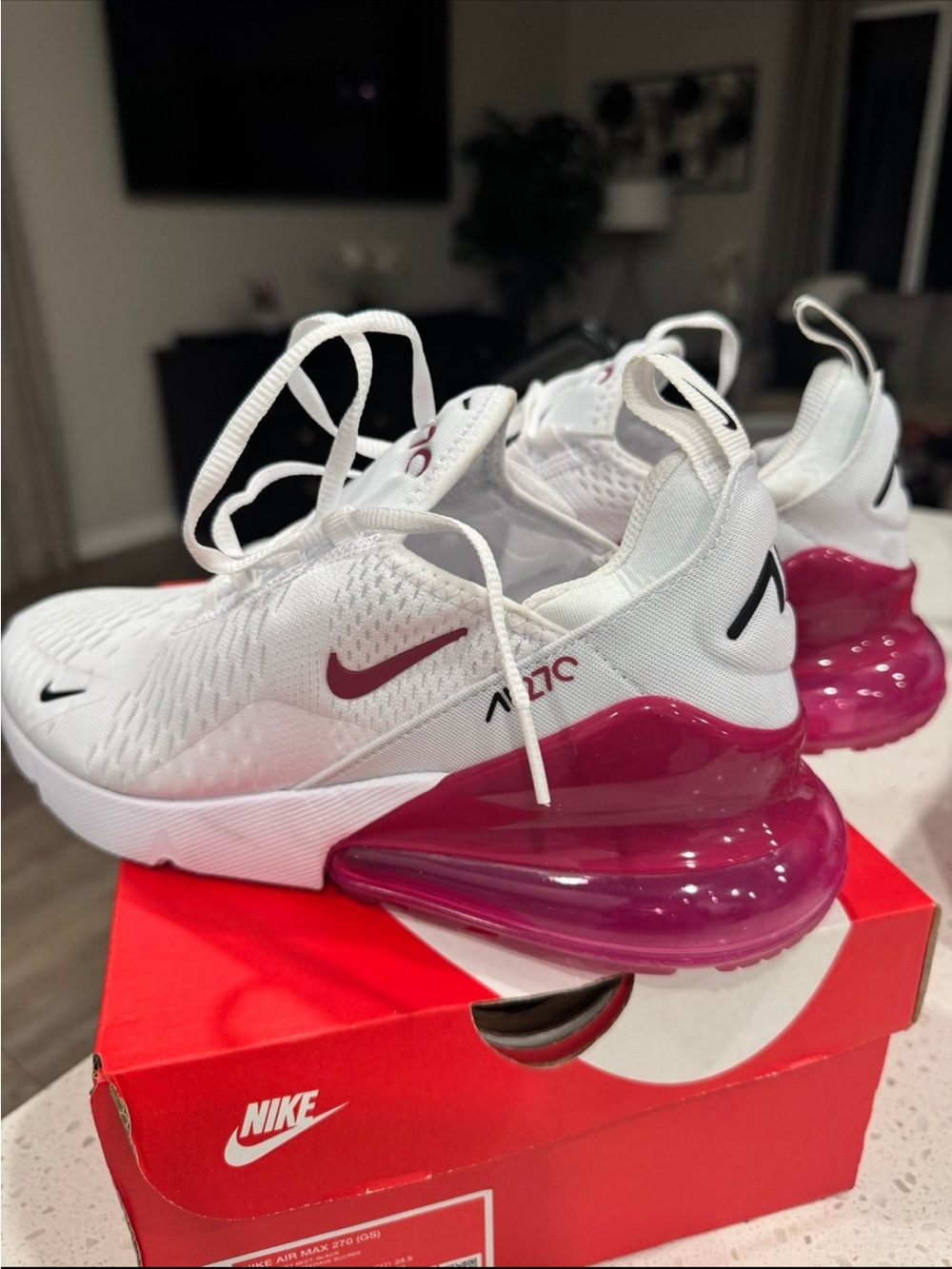 Brand new Nike Air 270 white pink shoes youth 6Y or women 7.5 - Picture 3 of 3